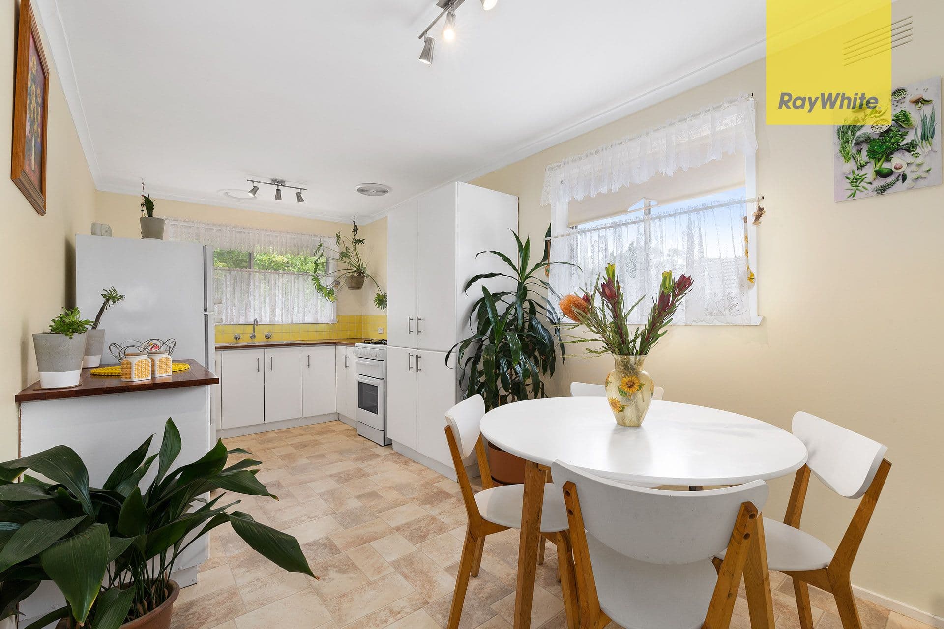 33 Arbroath Road, Wantirna South VIC 3152, Wantirna South - Thumbnail 2