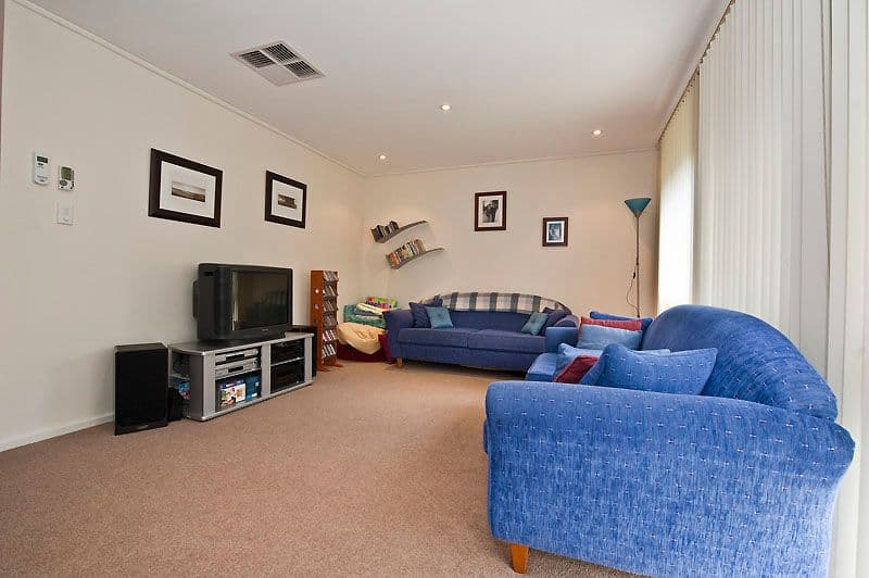 15 Shenton Crescent, STIRLING ACT 2611, Stirling - Image 1