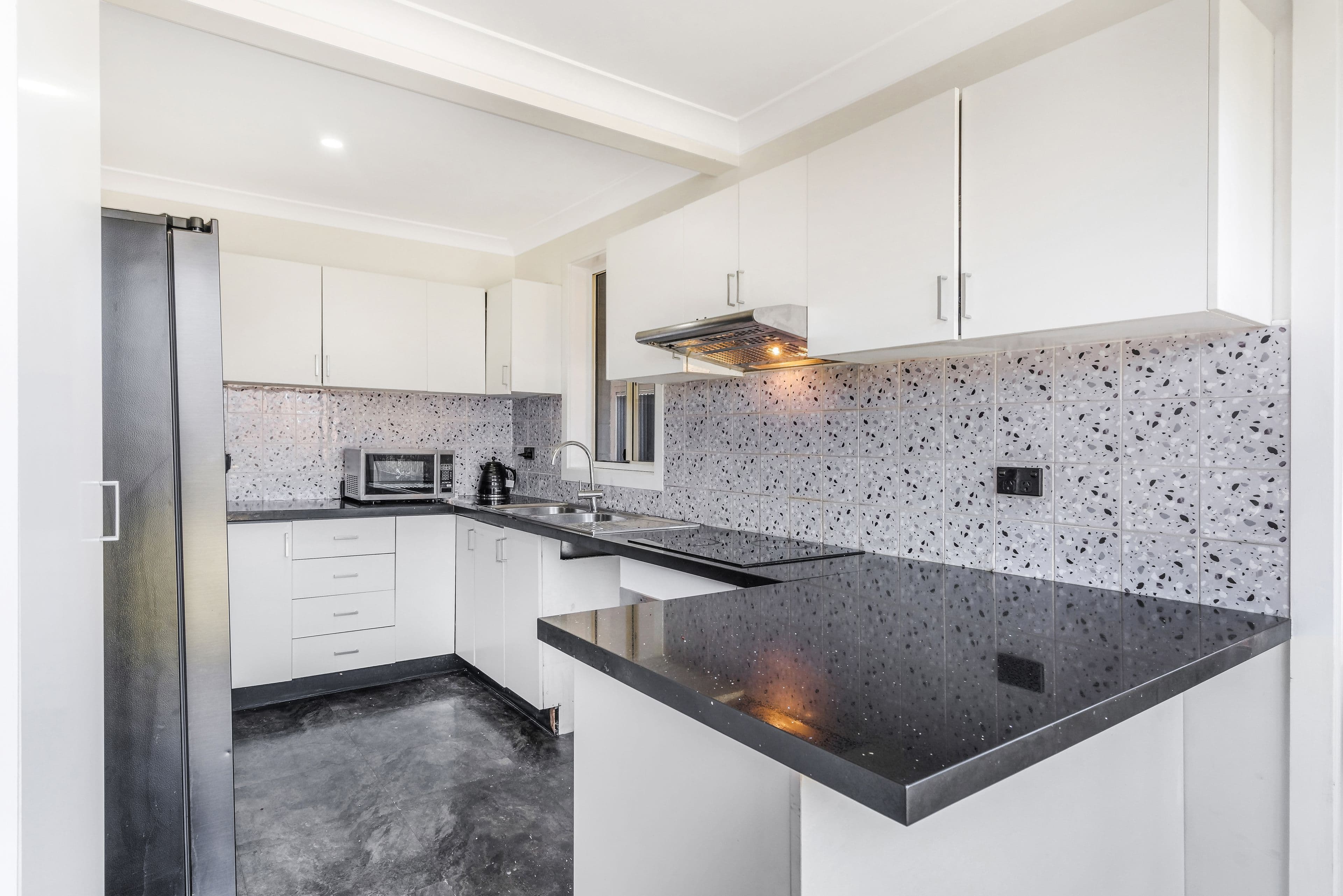 6 WOOLNOUGH Place, Cartwright NSW 2168, Cartwright - Thumbnail 6