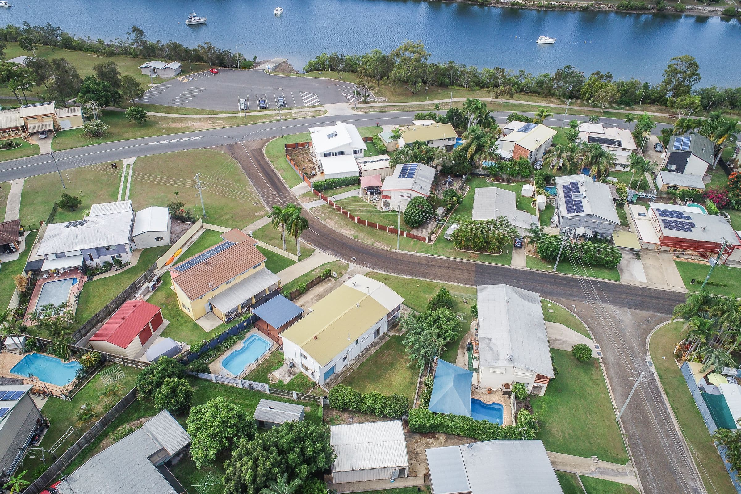 27 Alexander Street, Boyne Island QLD 4680, Boyne Island - Thumbnail 2