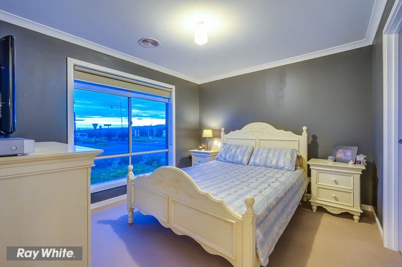 22 Tyler Crescent, Tarneit VIC 3029, Tarneit - Thumbnail 2