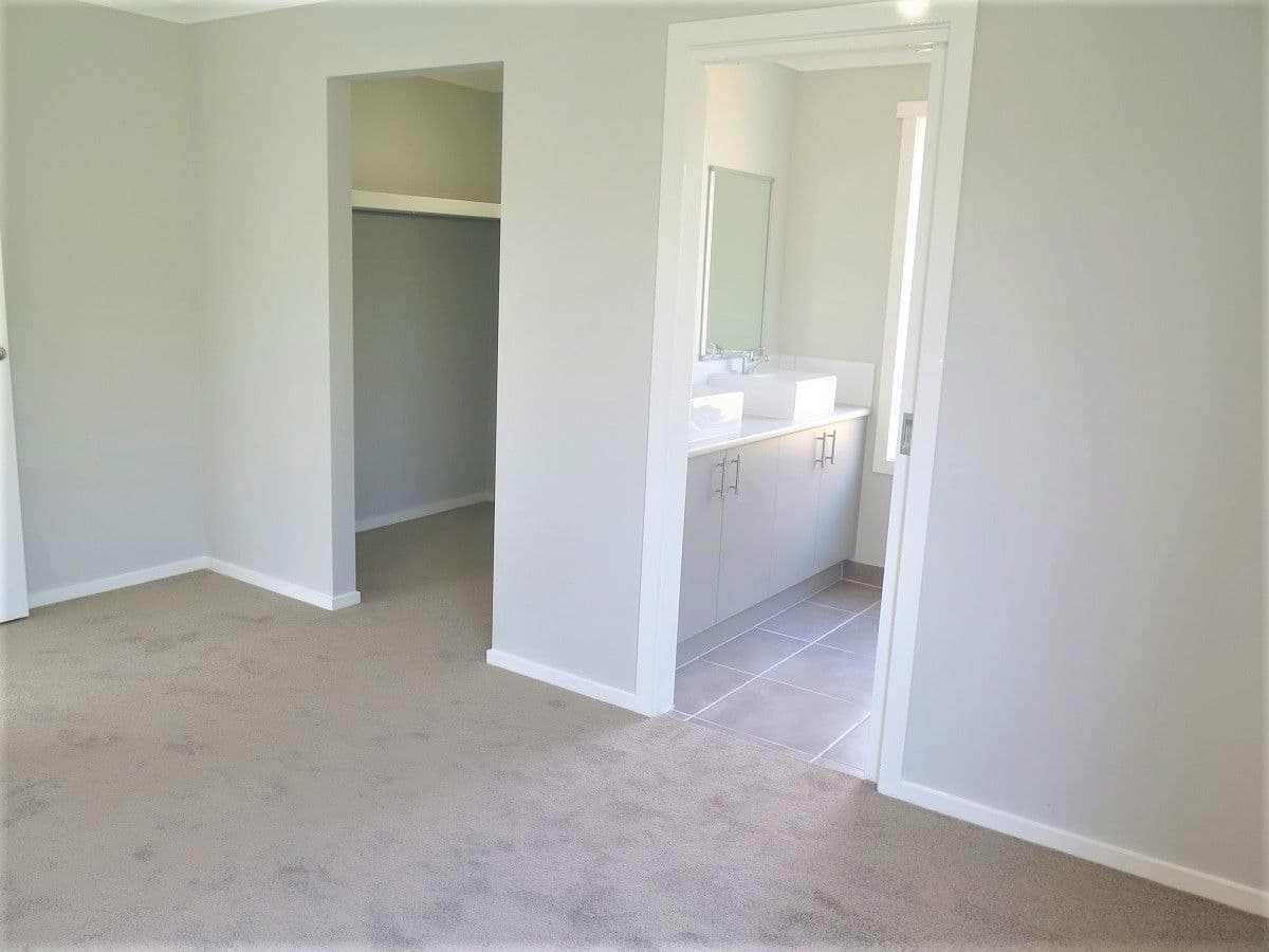 4 Unison Drive, Clyde VIC 3978, Clyde - Thumbnail 2