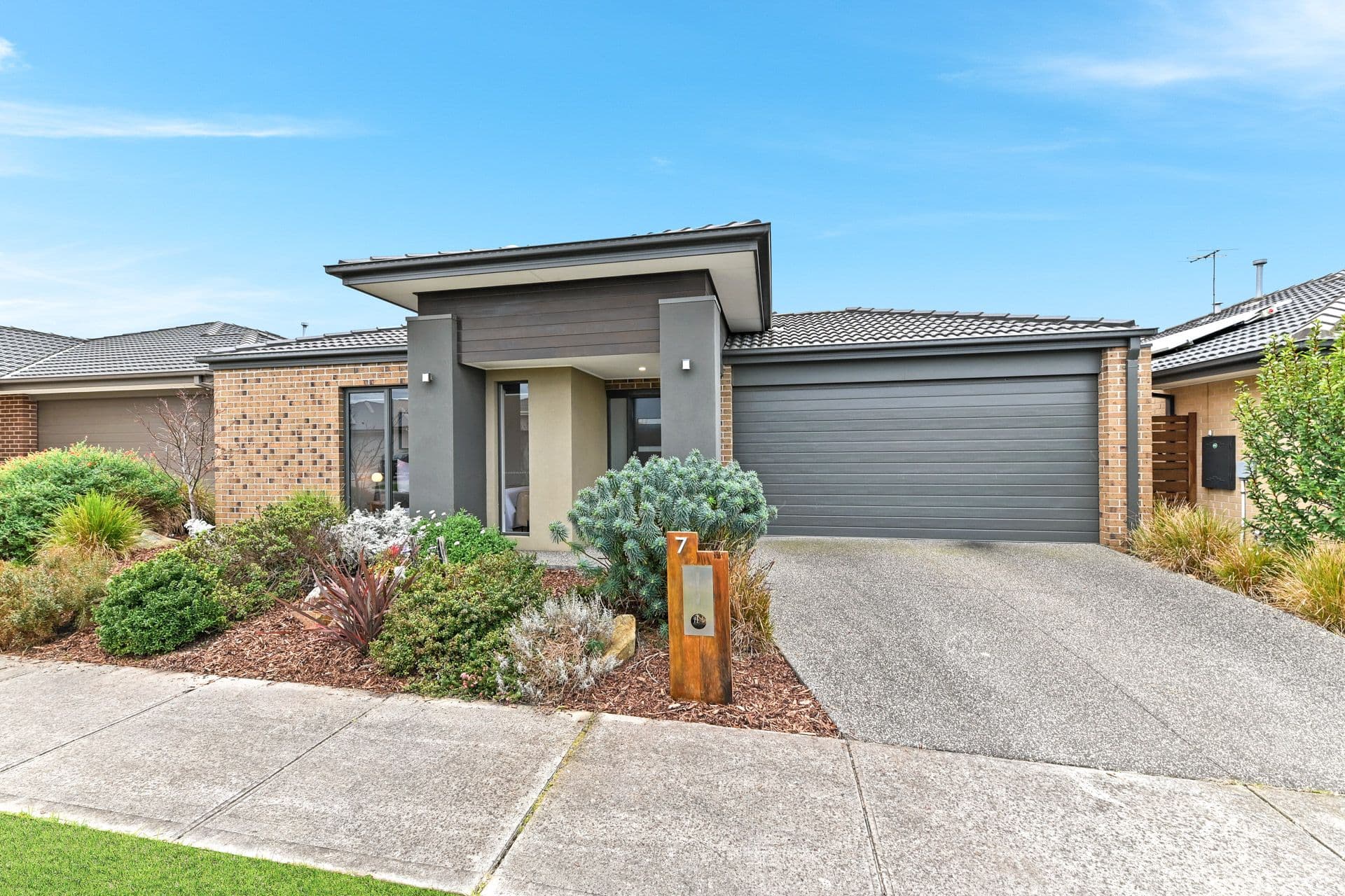 7 Dressen Way, Clyde North VIC 3978, Clyde North - Thumbnail 2