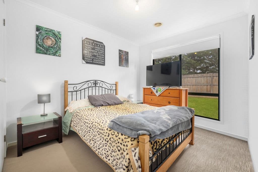 14 Guyenne Court, Hoppers Crossing VIC 3029, Hoppers Crossing - Thumbnail 2