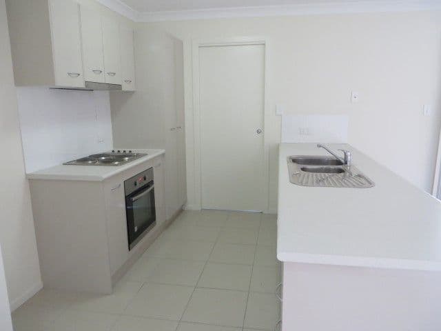 18 Courtney Street, Roma QLD 4455, Roma - Thumbnail 3
