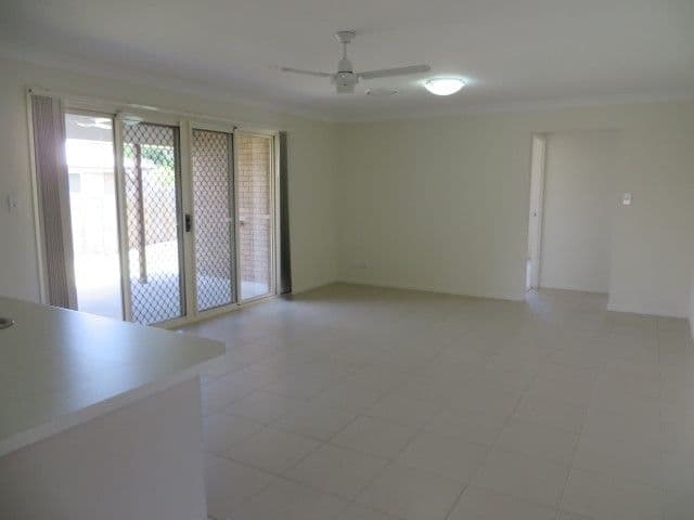 18 Courtney Street, Roma QLD 4455, Roma - Thumbnail 7