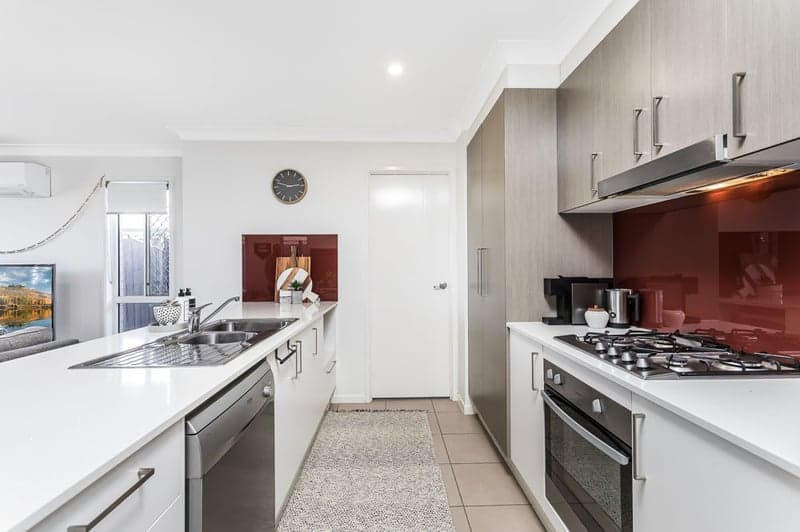 72 Mapleton Drive, North Lakes - Thumbnail 2