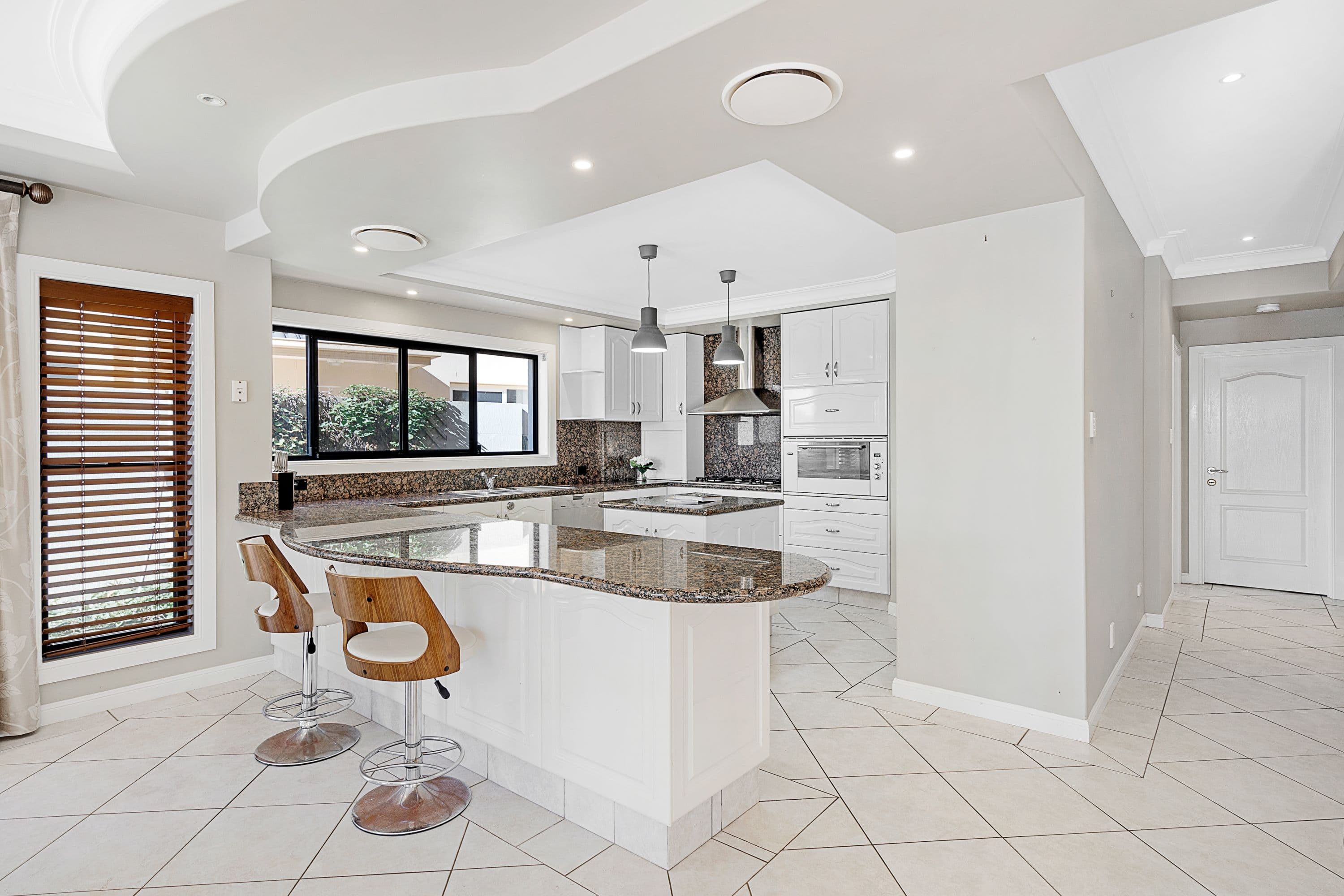 10 Clear Water Bay Avenue, Clear Island Waters QLD 4226, Clear Island Waters - Thumbnail 4