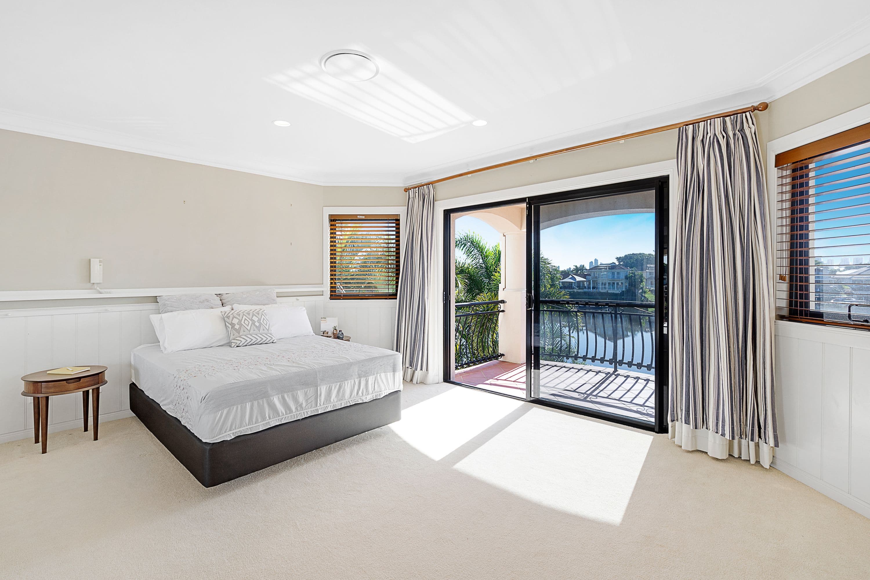10 Clear Water Bay Avenue, Clear Island Waters QLD 4226, Clear Island Waters - Thumbnail 6