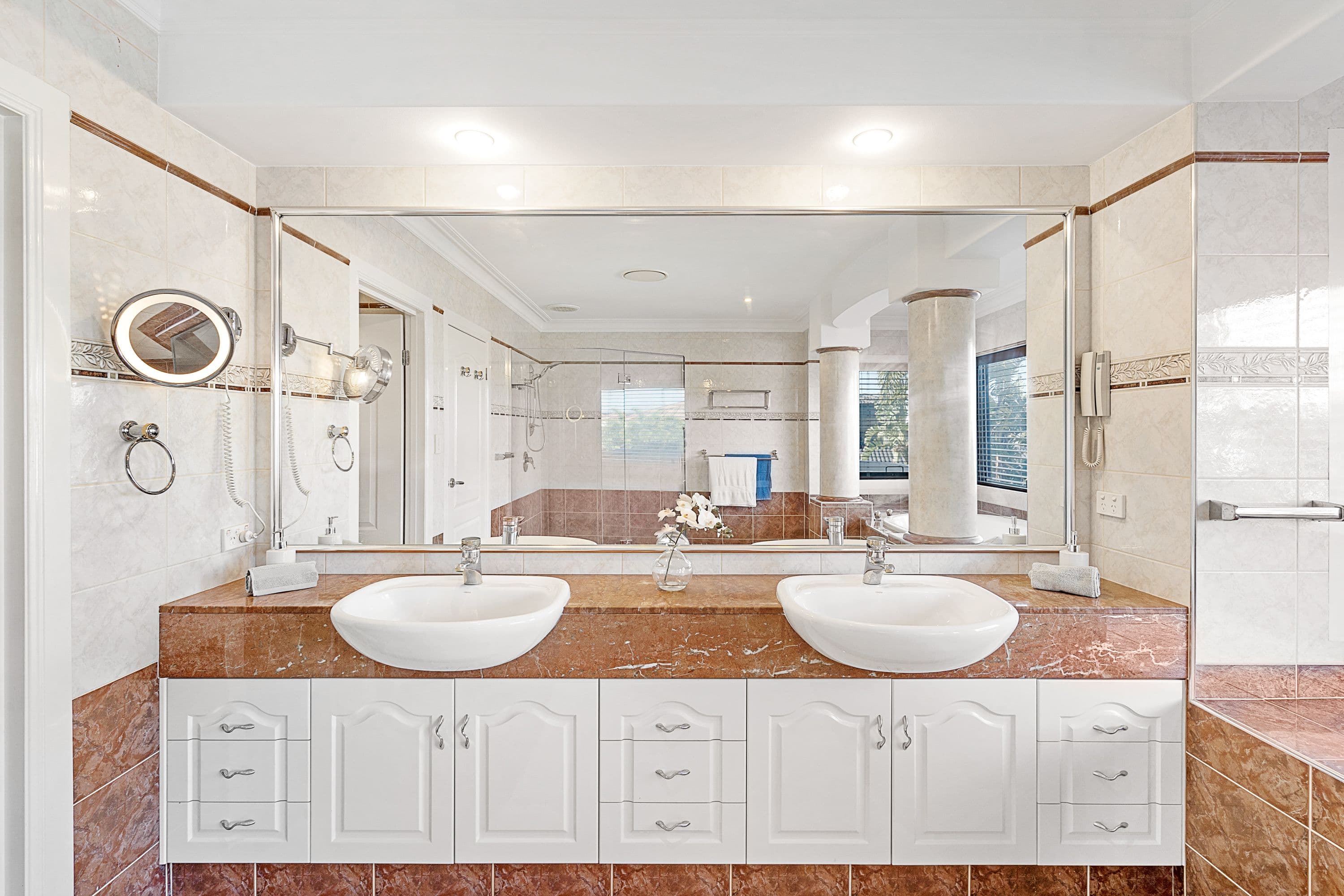 10 Clear Water Bay Avenue, Clear Island Waters QLD 4226, Clear Island Waters - Thumbnail 7