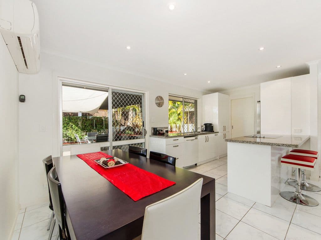 4 Grevillia Avenue, Southport QLD 4215, Southport - Thumbnail 7