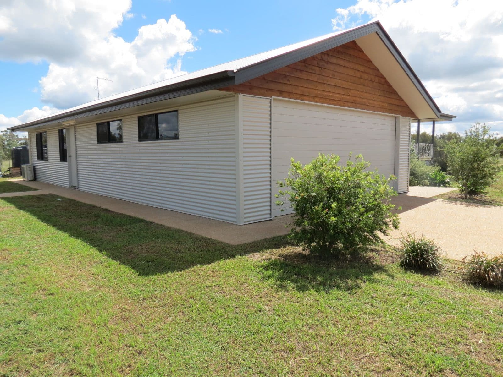 24 Glengallan Road, Emerald QLD 4720, Emerald - Thumbnail 2