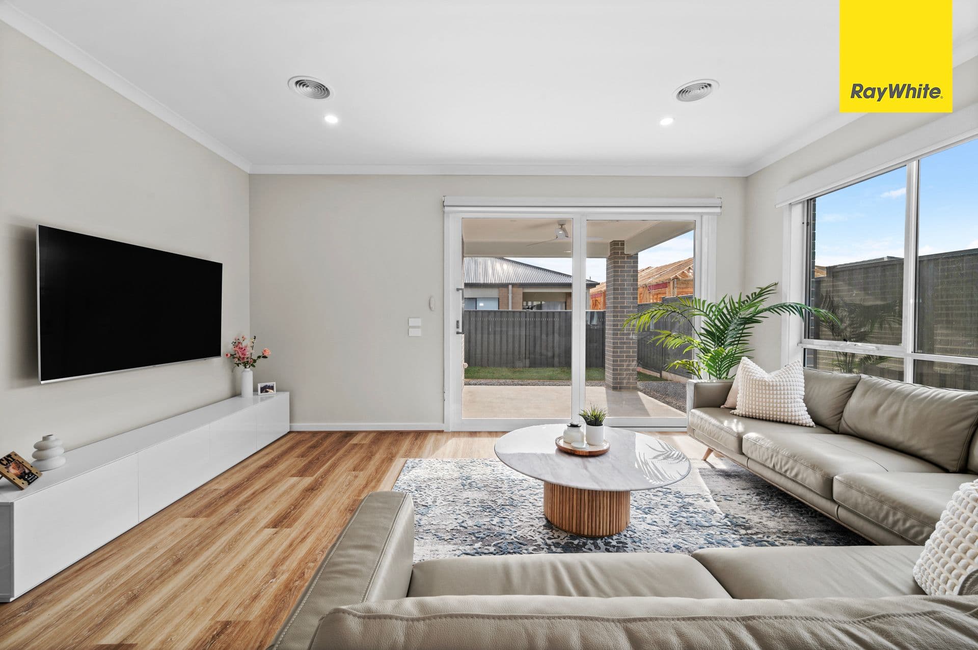 14 Canmore Street, Werribee VIC 3030, Werribee - Thumbnail 4