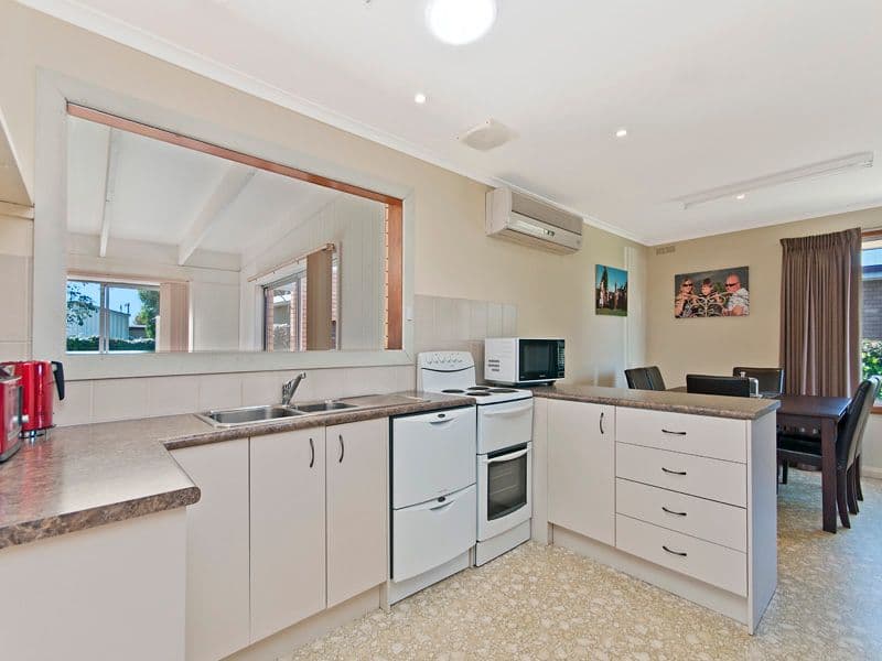 7 McDonald Avenue, Hamilton VIC 3300, Hamilton - Thumbnail 2