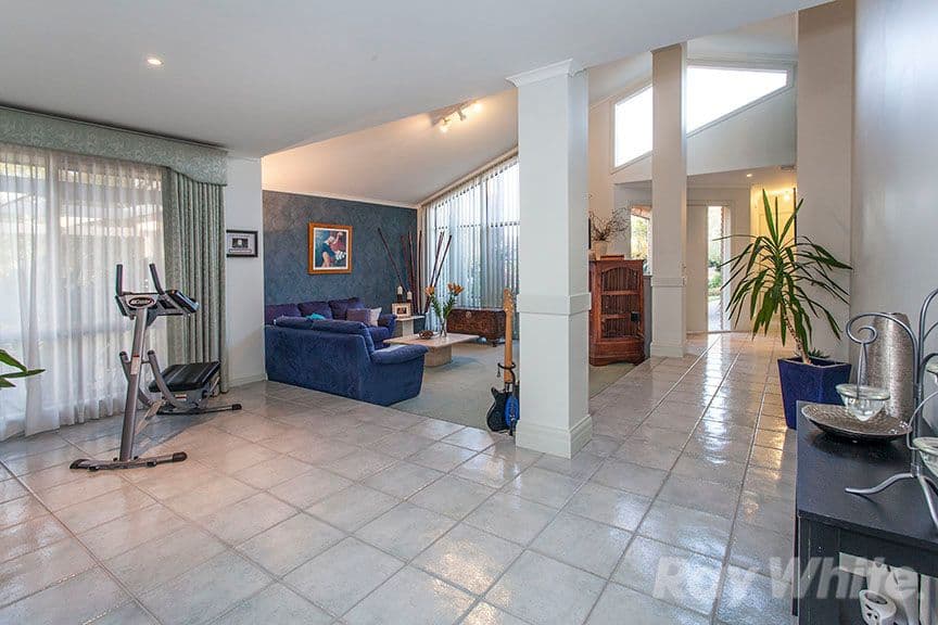 10 Lawncliffe Court, Rowville VIC 3178, Rowville - Thumbnail 3