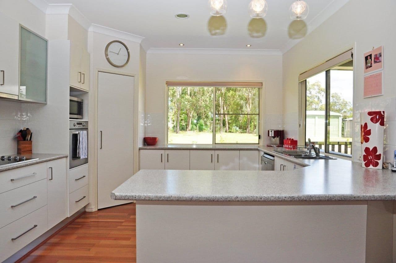 7 Holly Avenue, HIGHFIELDS QLD 4352, Highfields - Thumbnail 4