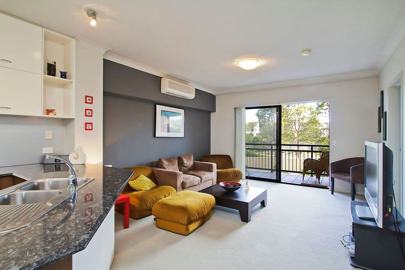 2 Geraldton Drive, VARSITY LAKES QLD 4227, Varsity Lakes - Thumbnail 2
