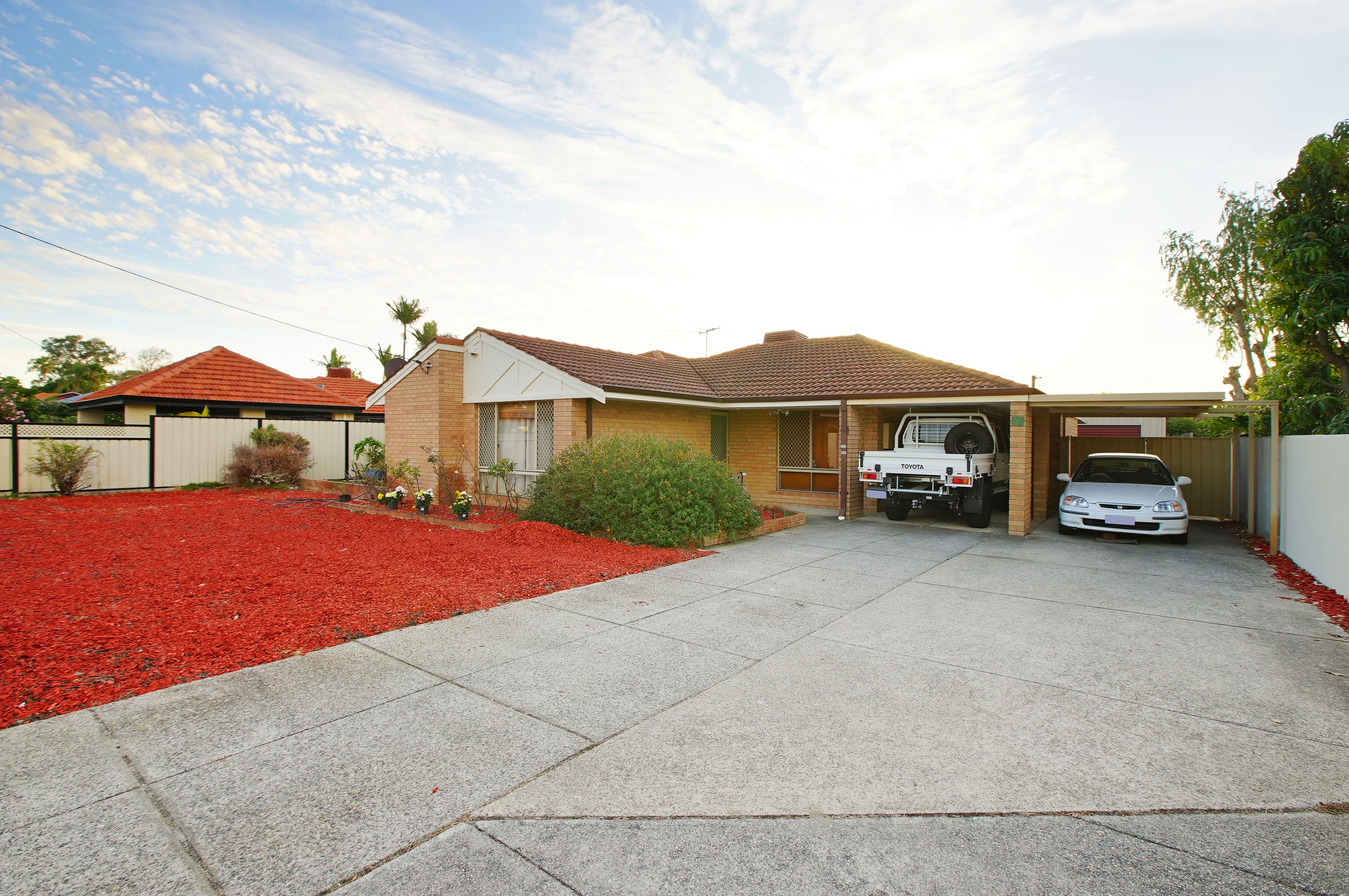17 Sutherland Drive, Thornlie WA 6108, Thornlie - Thumbnail 2