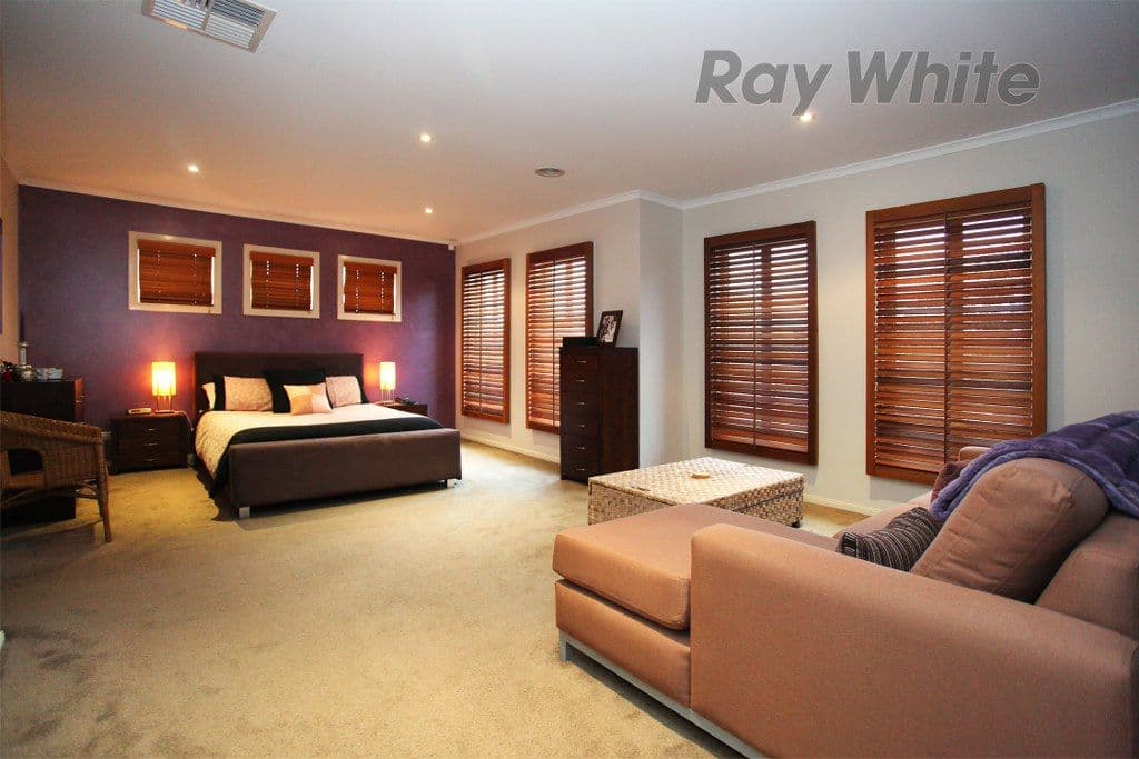 13 Astley Crescent, POINT COOK VIC 3030, Point Cook - Thumbnail 2