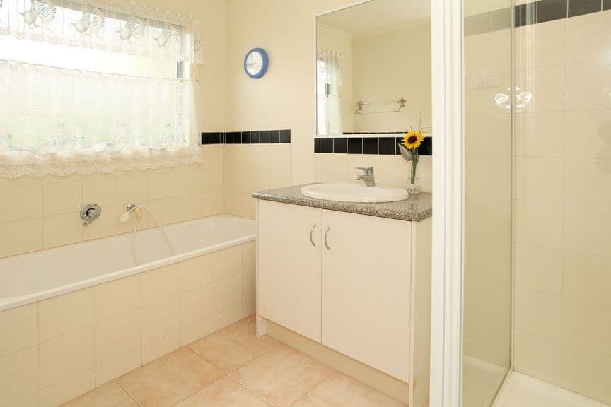 10 Tulloch Grove, GLEN WAVERLEY VIC 3150, Glen Waverley - Thumbnail 6