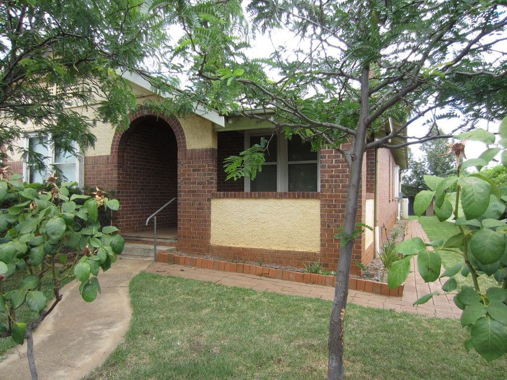 136 DeBoos Street, Temora NSW 2666, Temora - Image 1