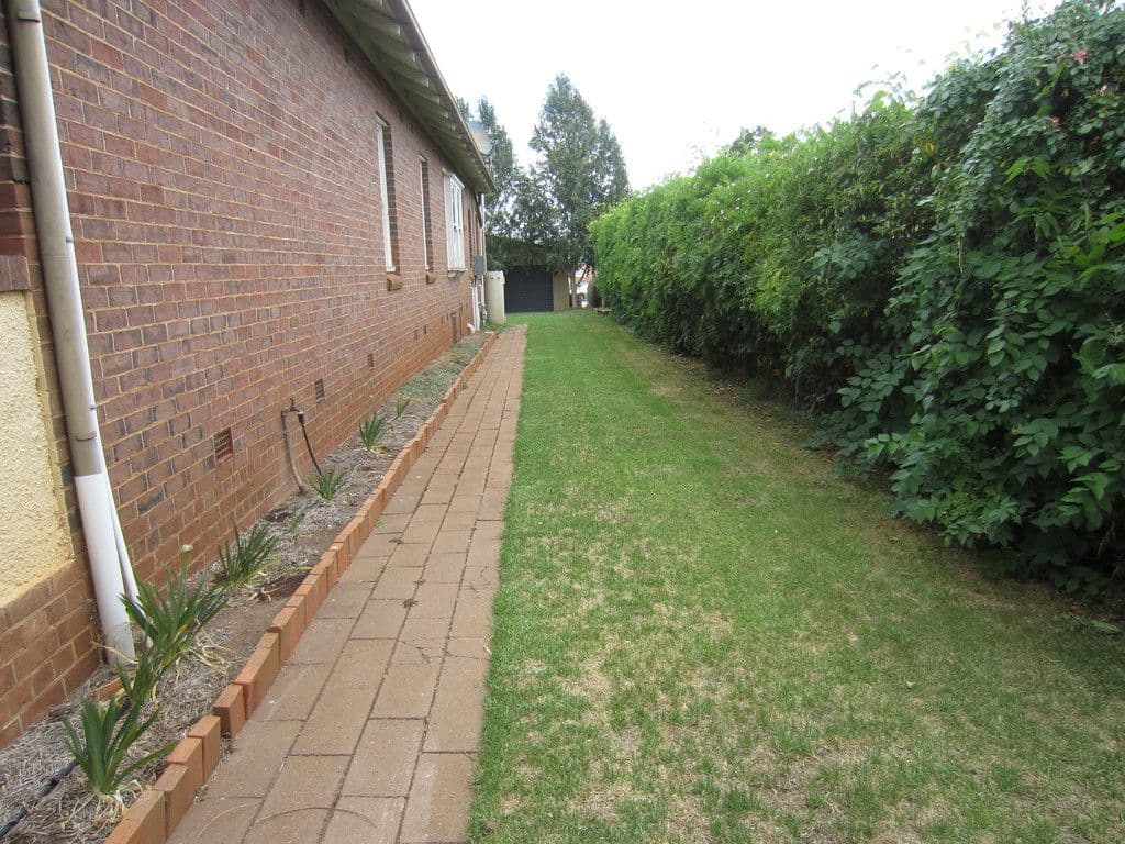 136 DeBoos Street, Temora NSW 2666, Temora - Thumbnail 2