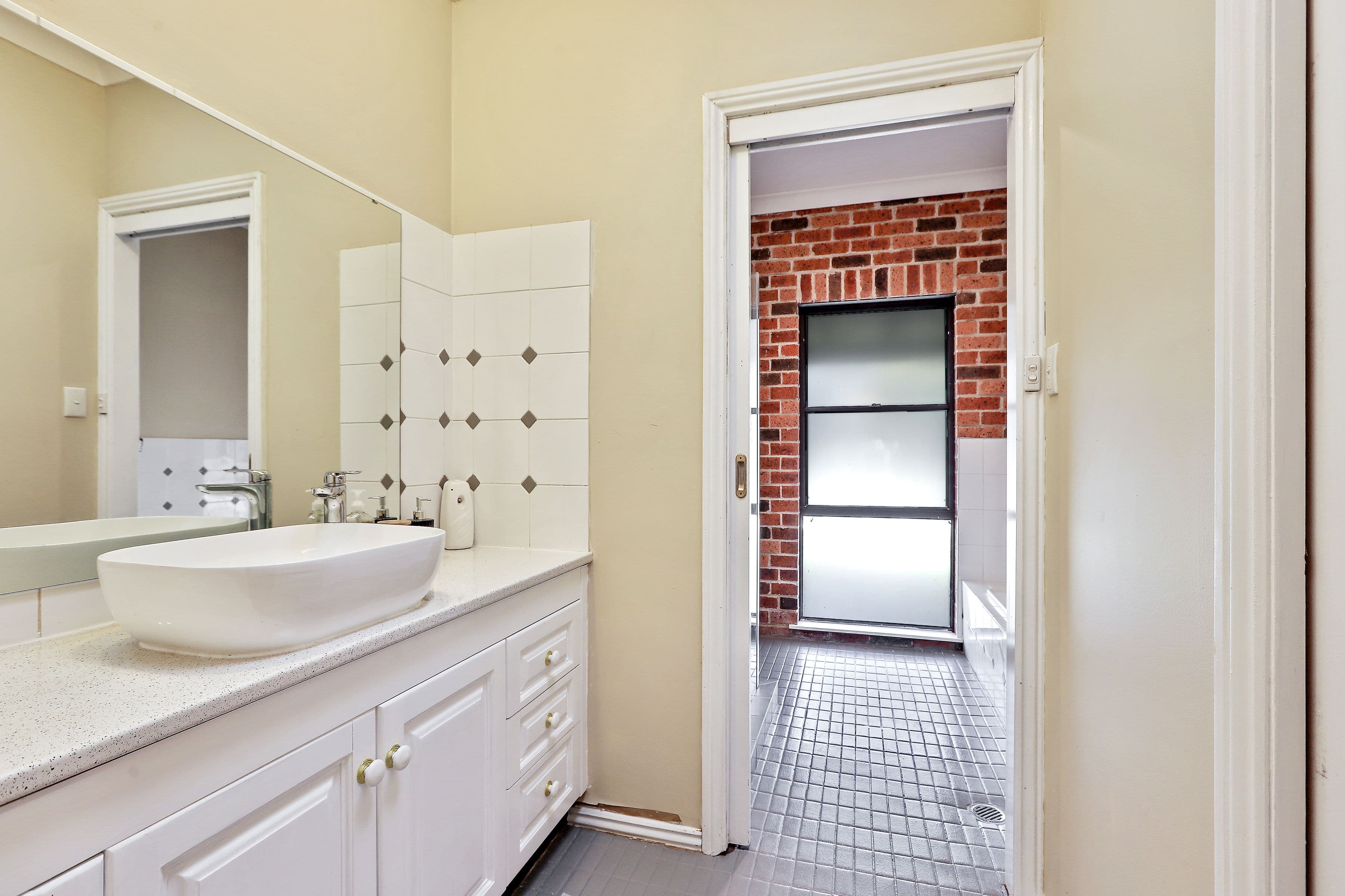 13 Salt Ash Avenue, Salt Ash - Thumbnail 8