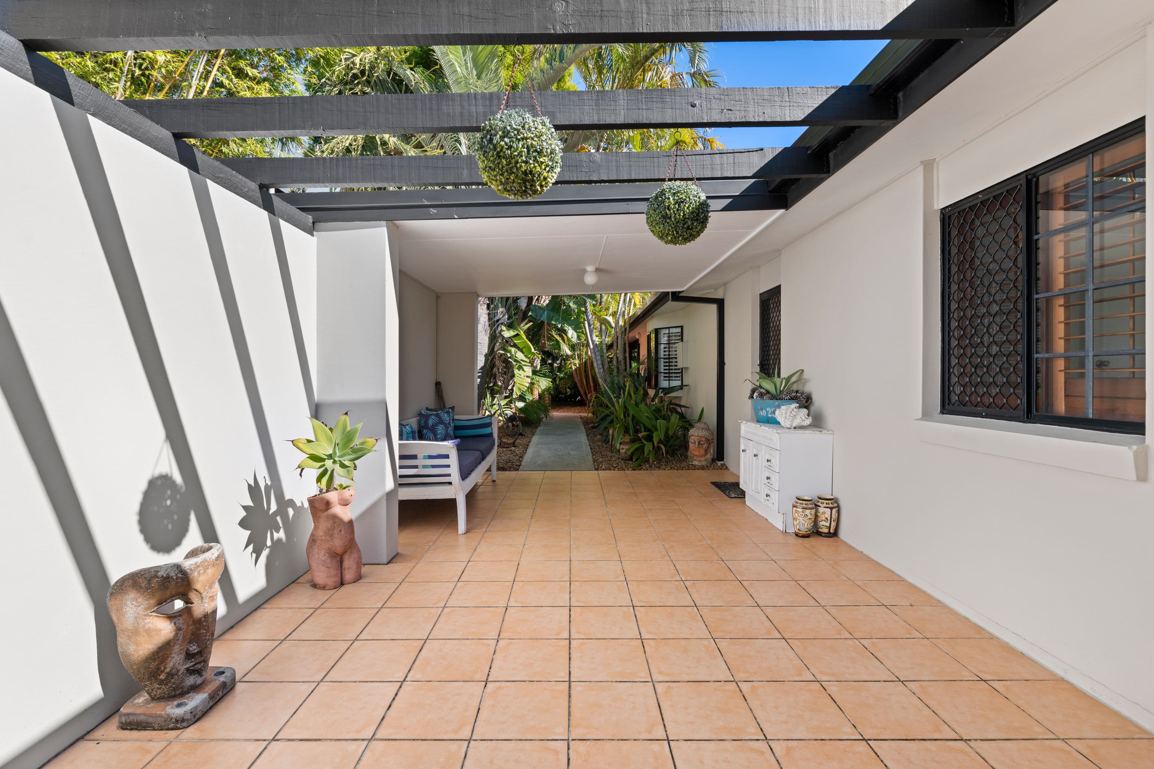 39 Warrina Crescent, Burleigh Waters QLD 4220, Burleigh Waters - Thumbnail 2