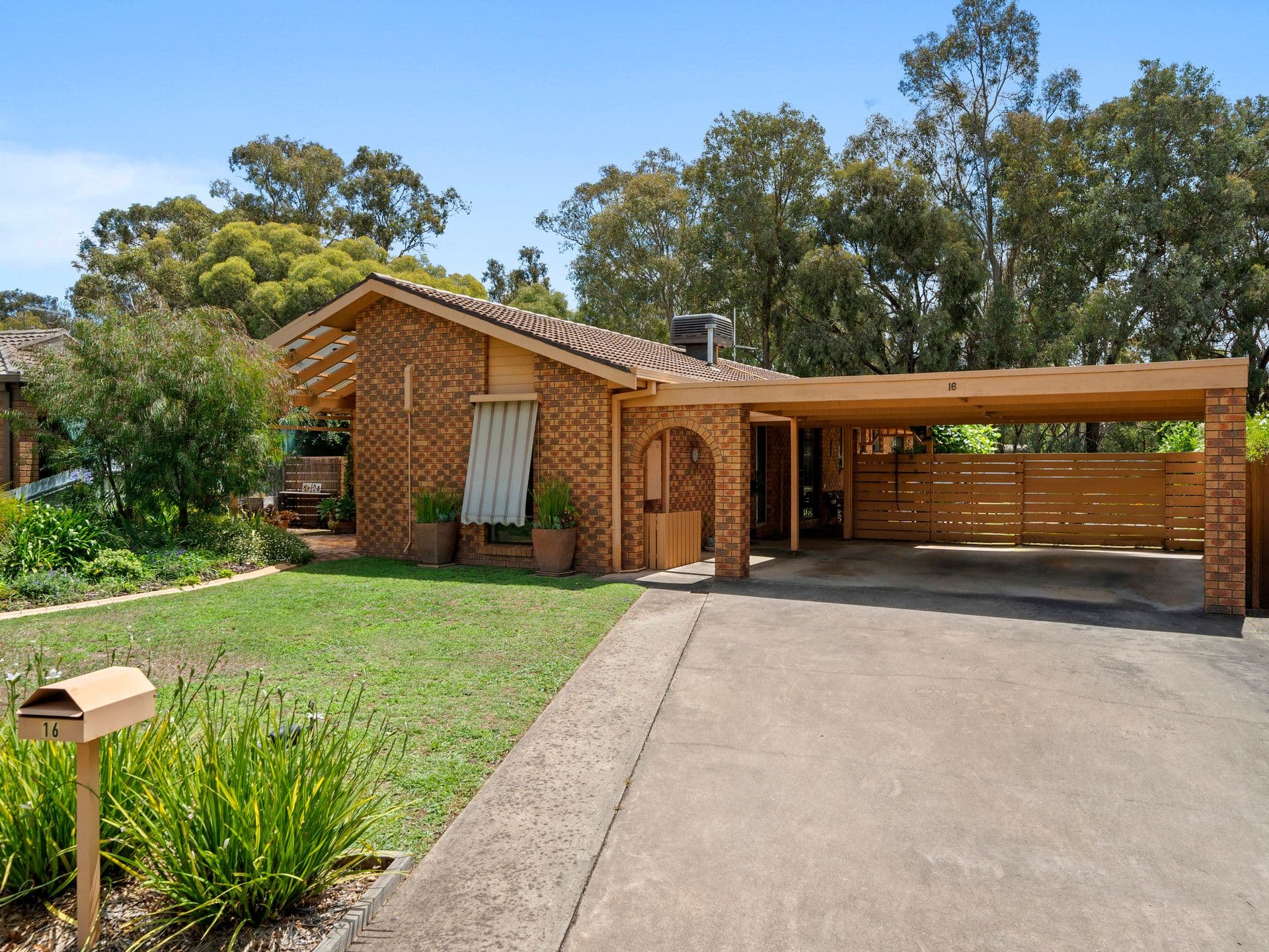 16 Diplomat Court, Benalla VIC 3672, Benalla - Image 1