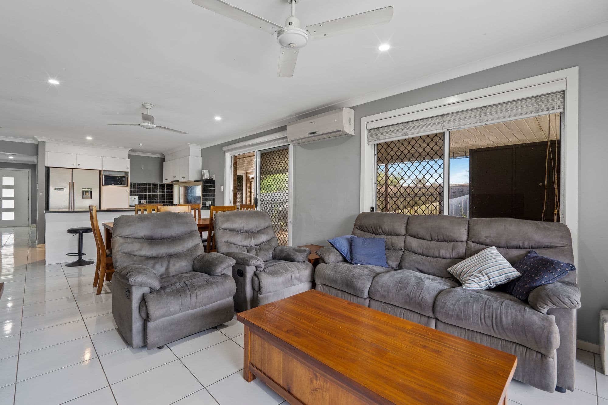 22 Orlando Drive, Holmview QLD 4207, Holmview - Thumbnail 2
