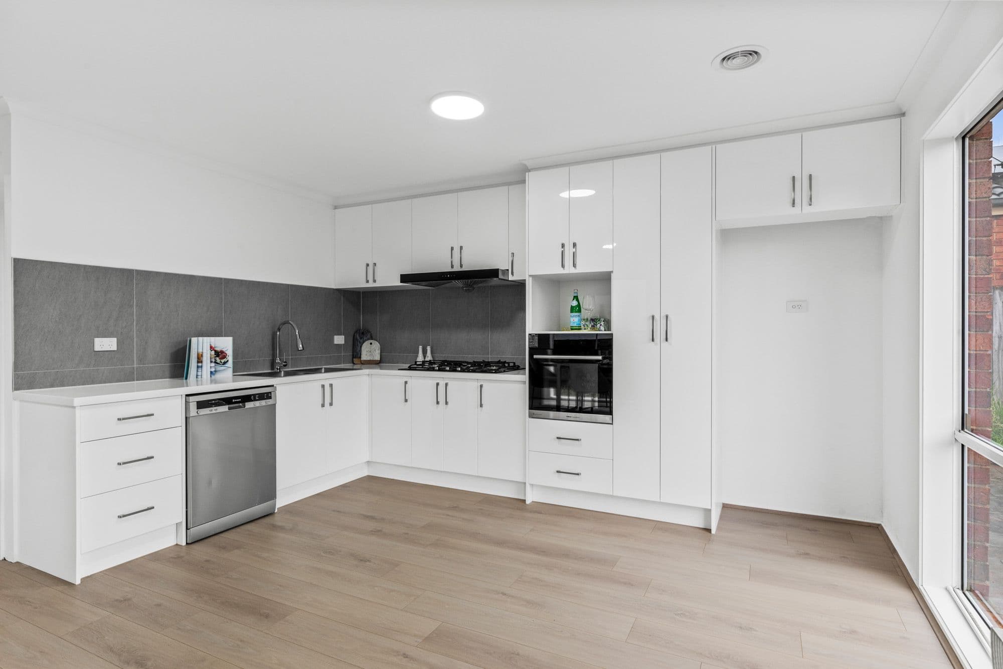 6 Illawarra Close, Chadstone VIC 3148, Chadstone - Thumbnail 3