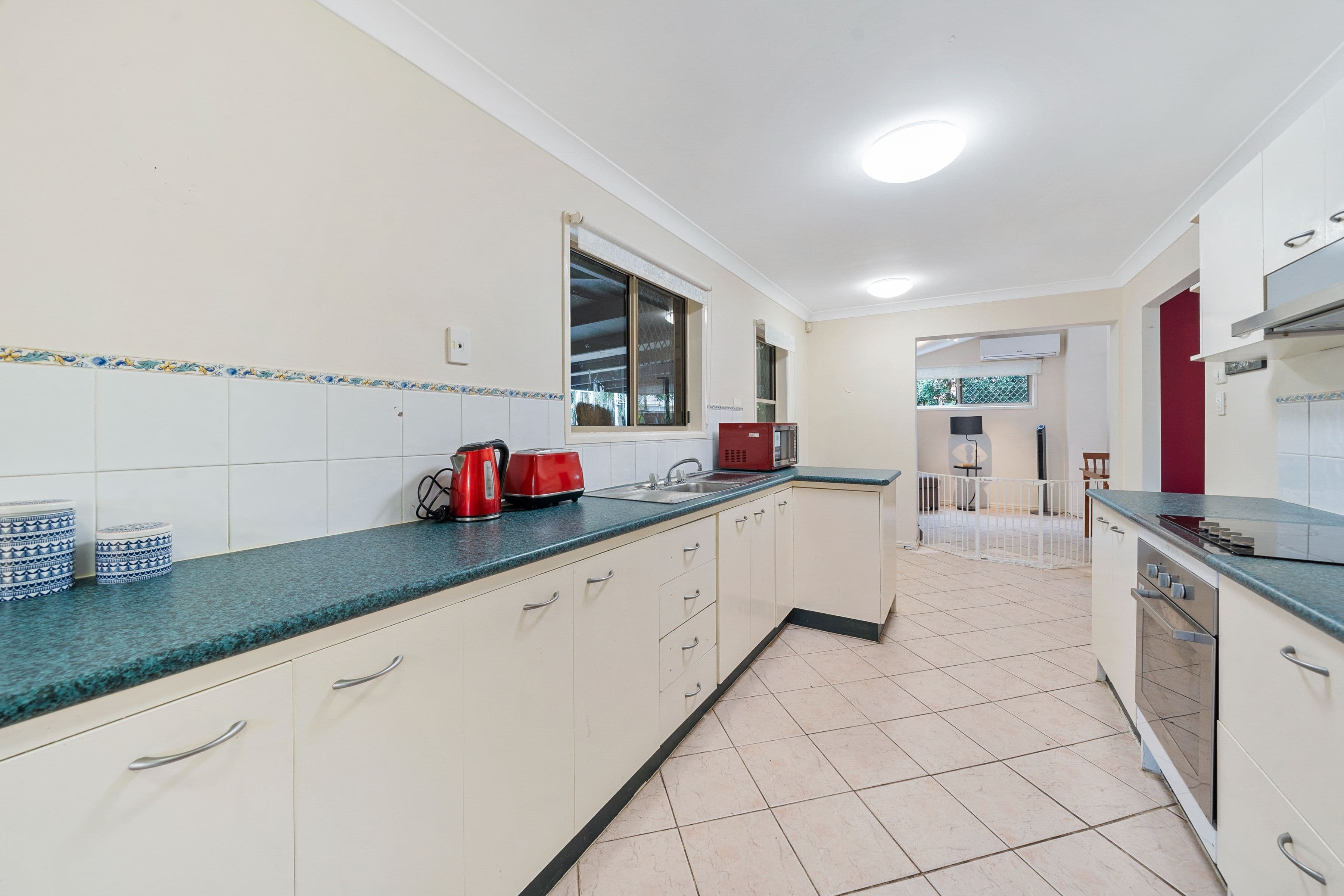 6 Warren Court, Loganlea QLD 4131, Loganlea - Thumbnail 4