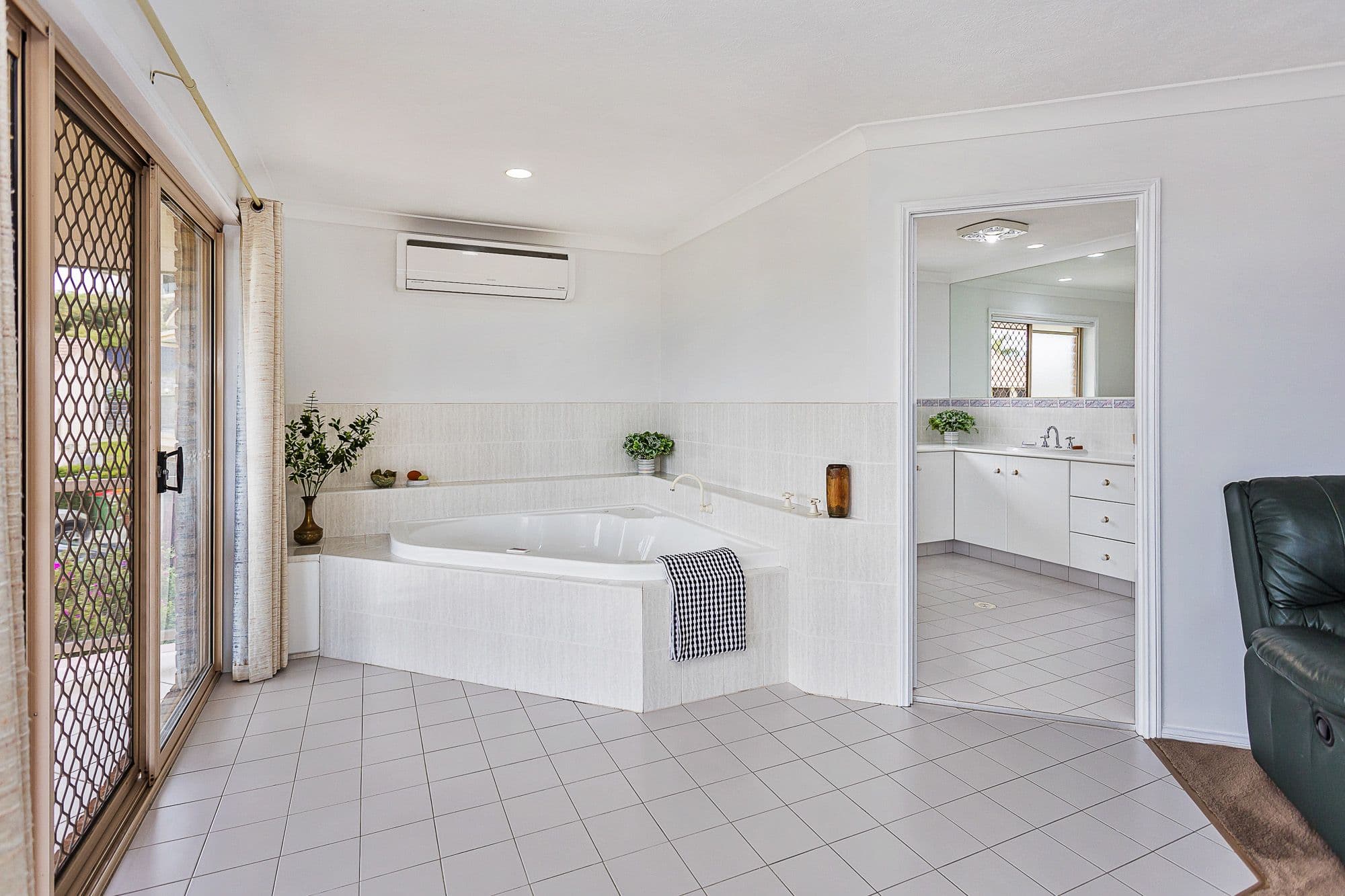 5 Beaufort Court, Highland Park QLD 4211, Highland Park - Thumbnail 6