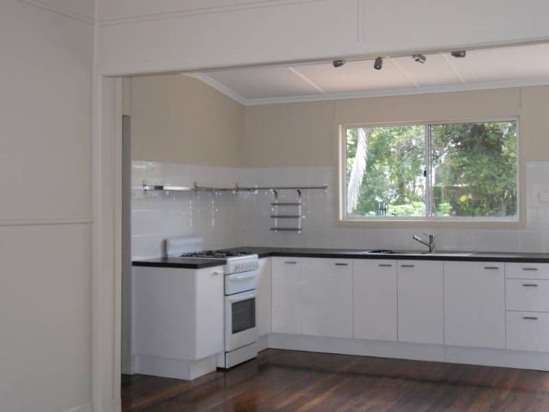 5 Upper Holborn Street, DECEPTION BAY QLD 4508, Deception Bay - Thumbnail 2