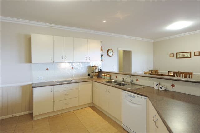 50 Belclaire Drive, WESTBROOK QLD 4350, Westbrook - Thumbnail 3