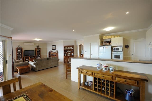 50 Belclaire Drive, WESTBROOK QLD 4350, Westbrook - Thumbnail 4