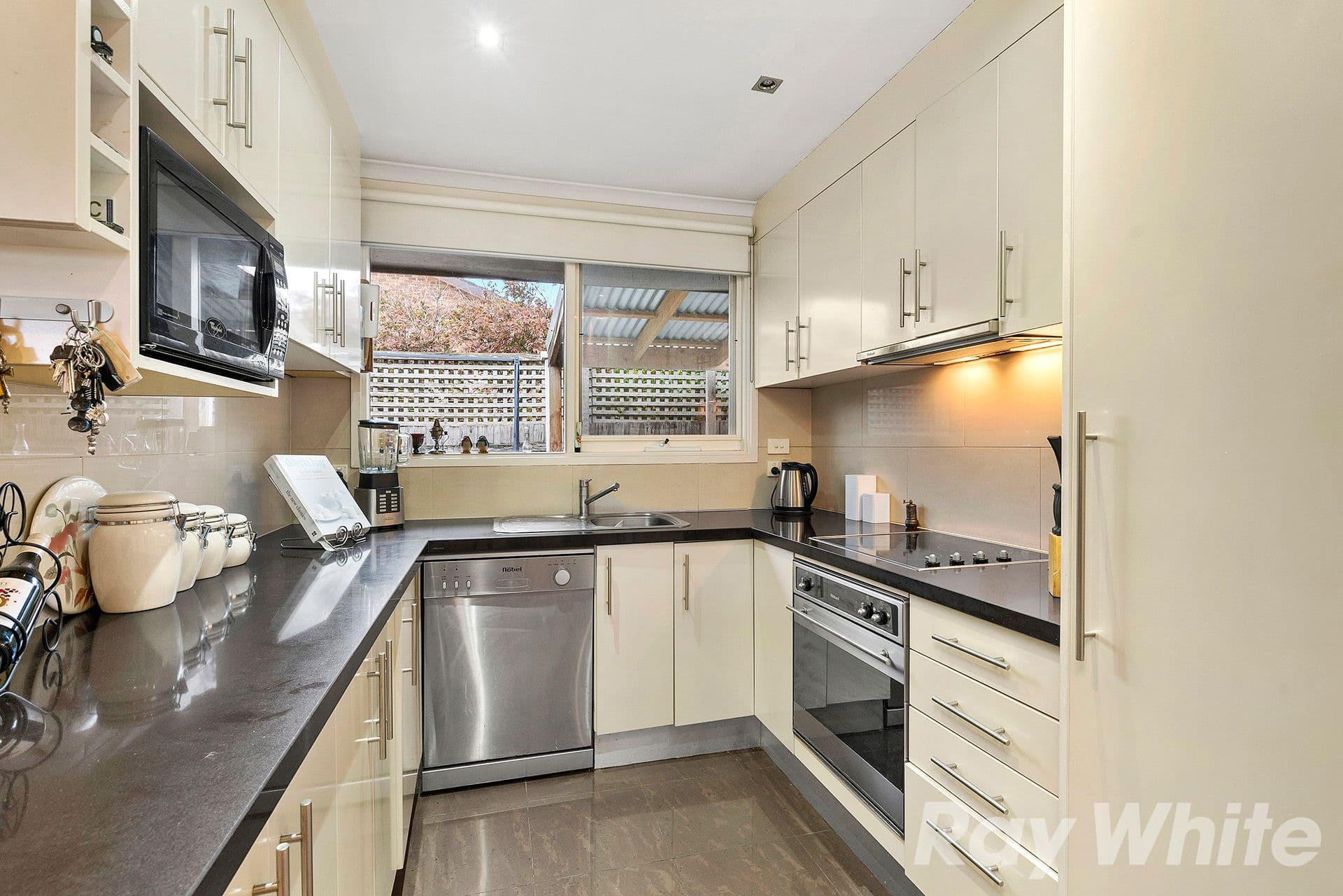 28 Hibiscus Avenue, Cheltenham VIC 3192, Cheltenham - Thumbnail 3