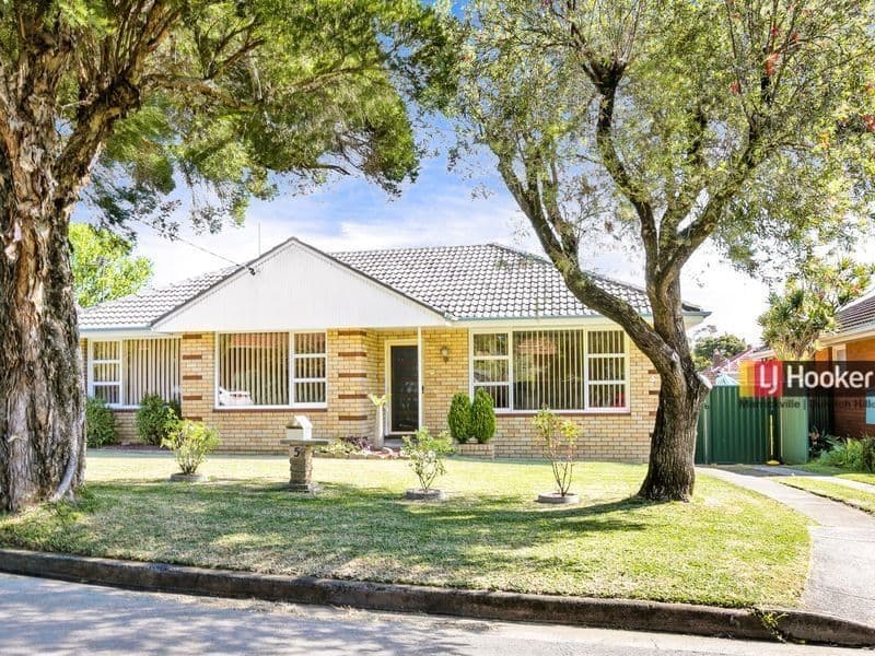 5 Bradley Crescent, Wiley Park - Image 1