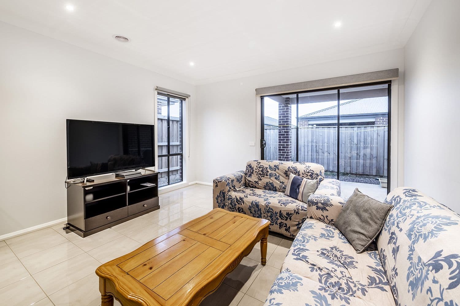 9 Great Banjo Street, Clyde North VIC 3978, Clyde North - Thumbnail 3