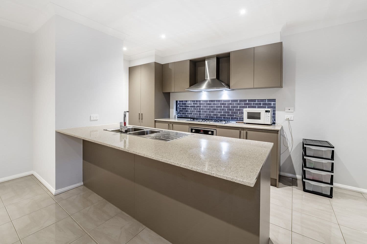 9 Great Banjo Street, Clyde North VIC 3978, Clyde North - Thumbnail 5