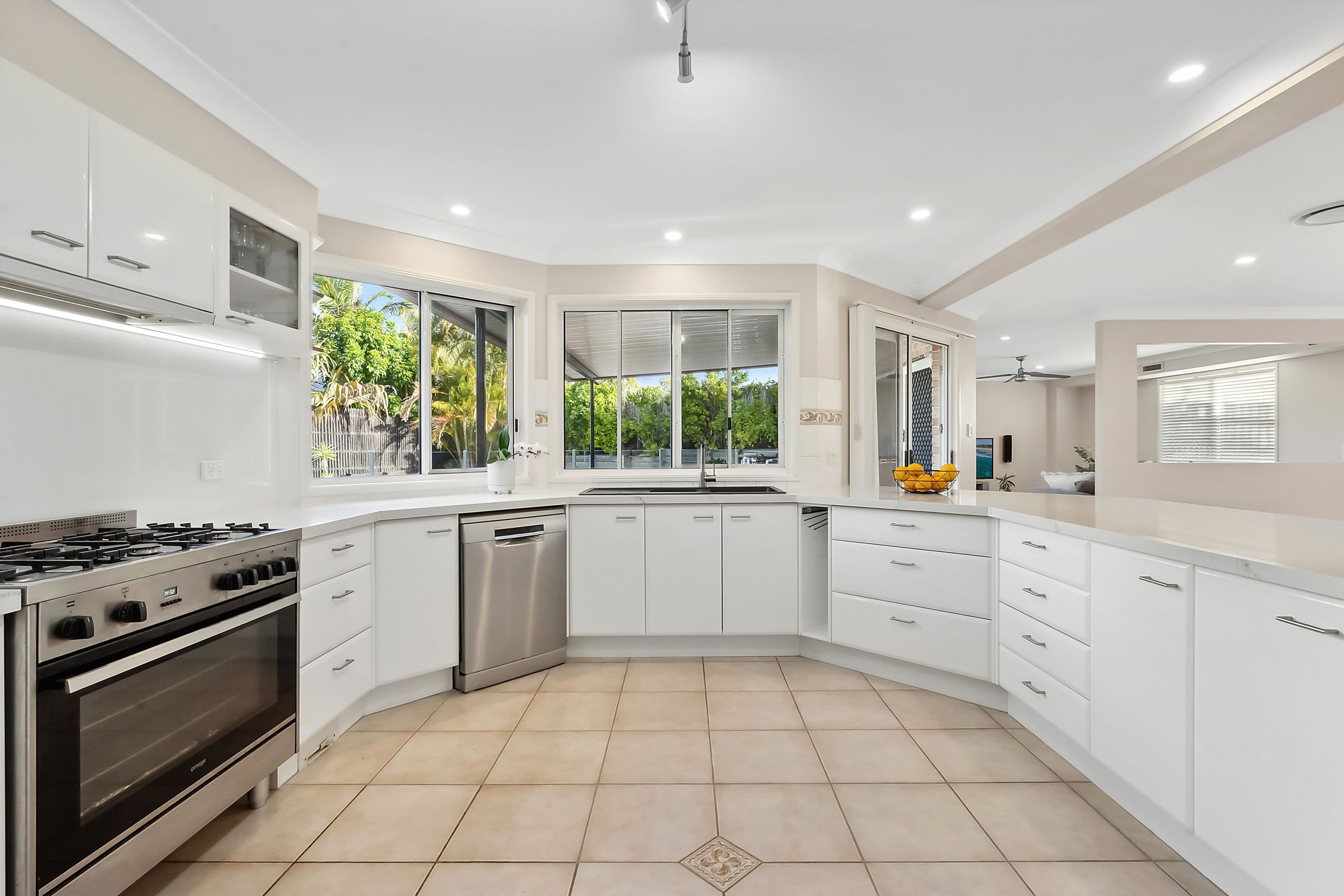 8 Hall Court, Upper Kedron QLD 4055, Upper Kedron - Thumbnail 3