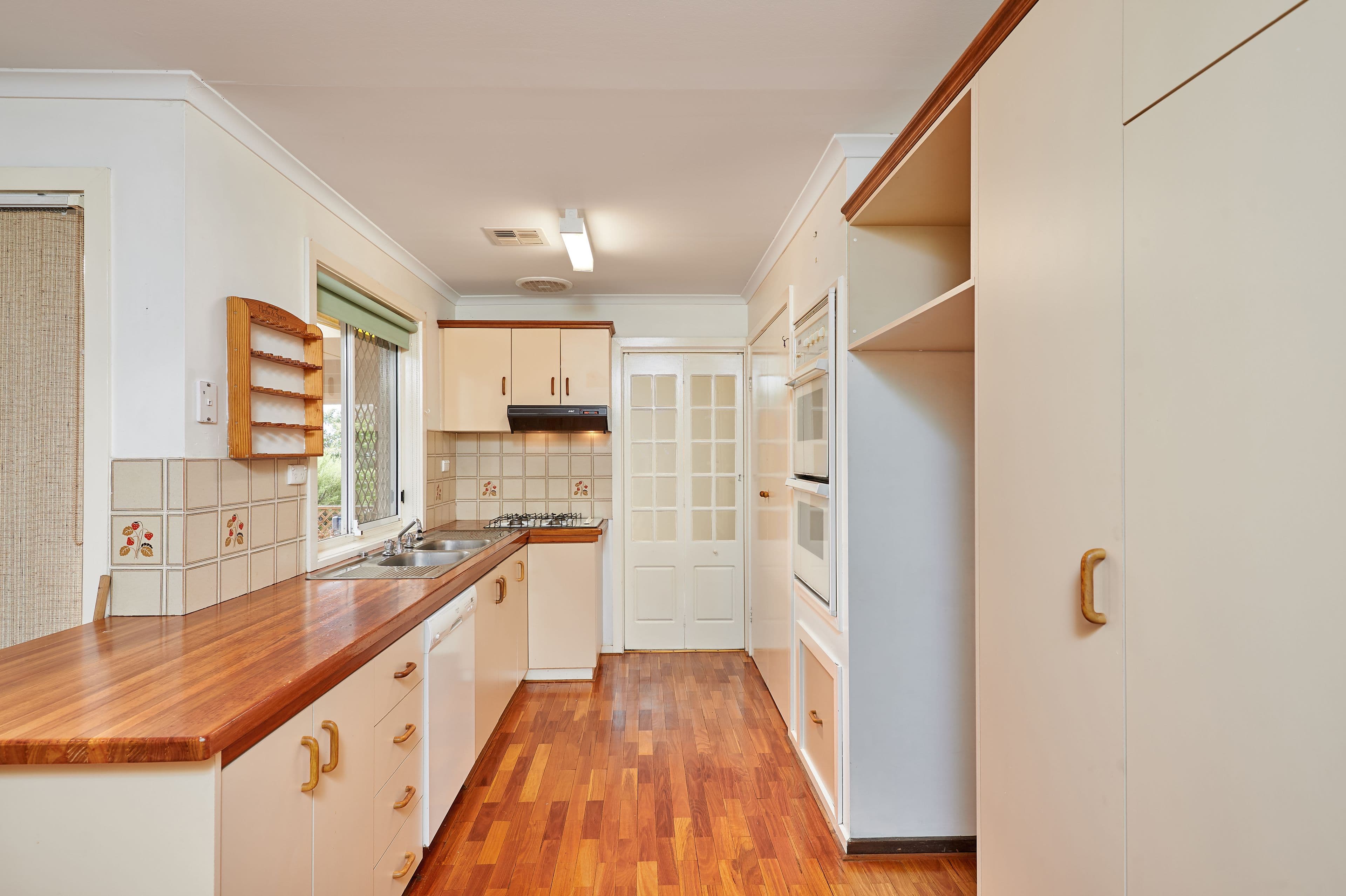 24 McCoullough Drive, Tolland NSW 2650, Tolland - Thumbnail 3