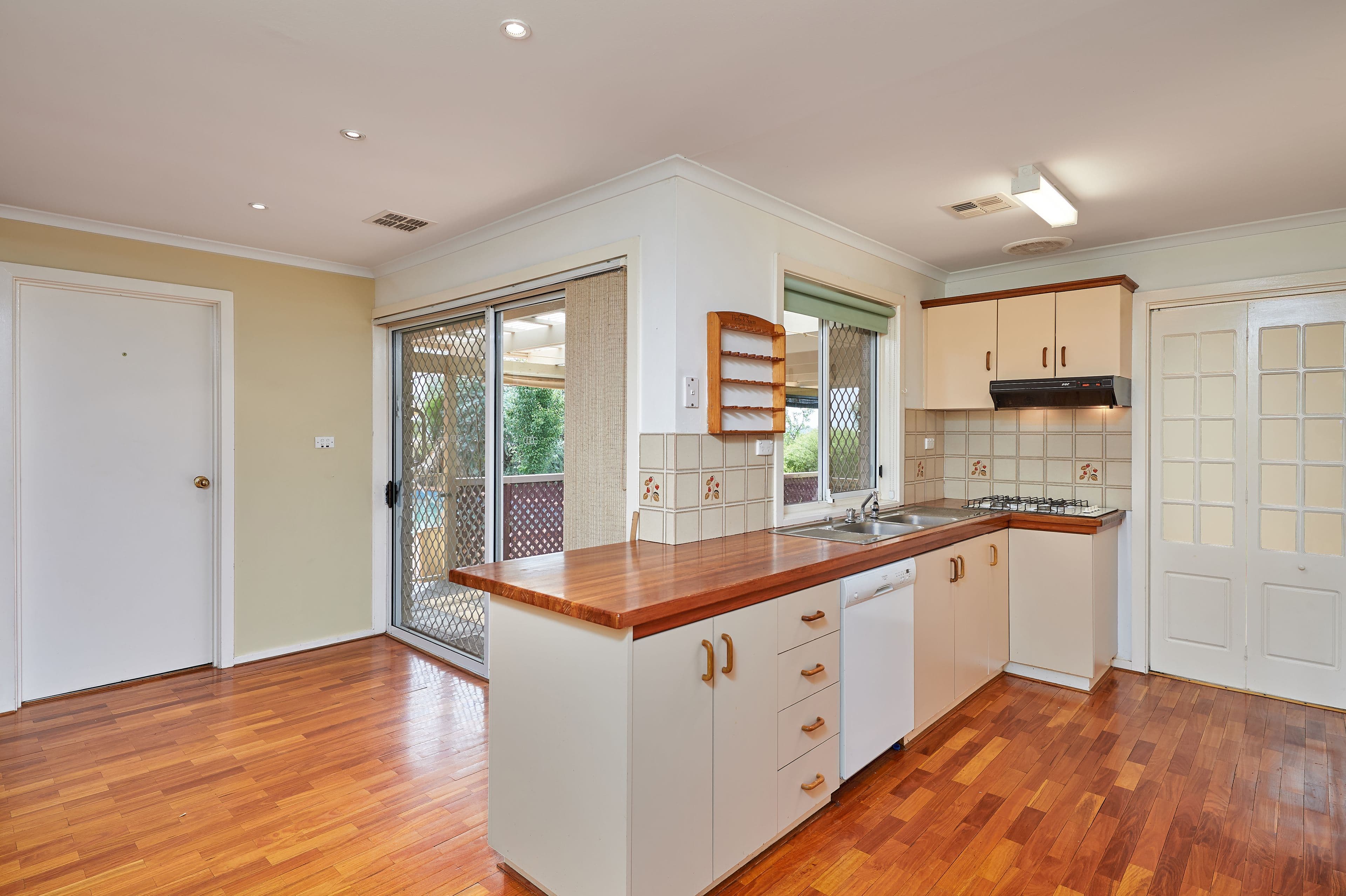 24 McCoullough Drive, Tolland NSW 2650, Tolland - Thumbnail 4