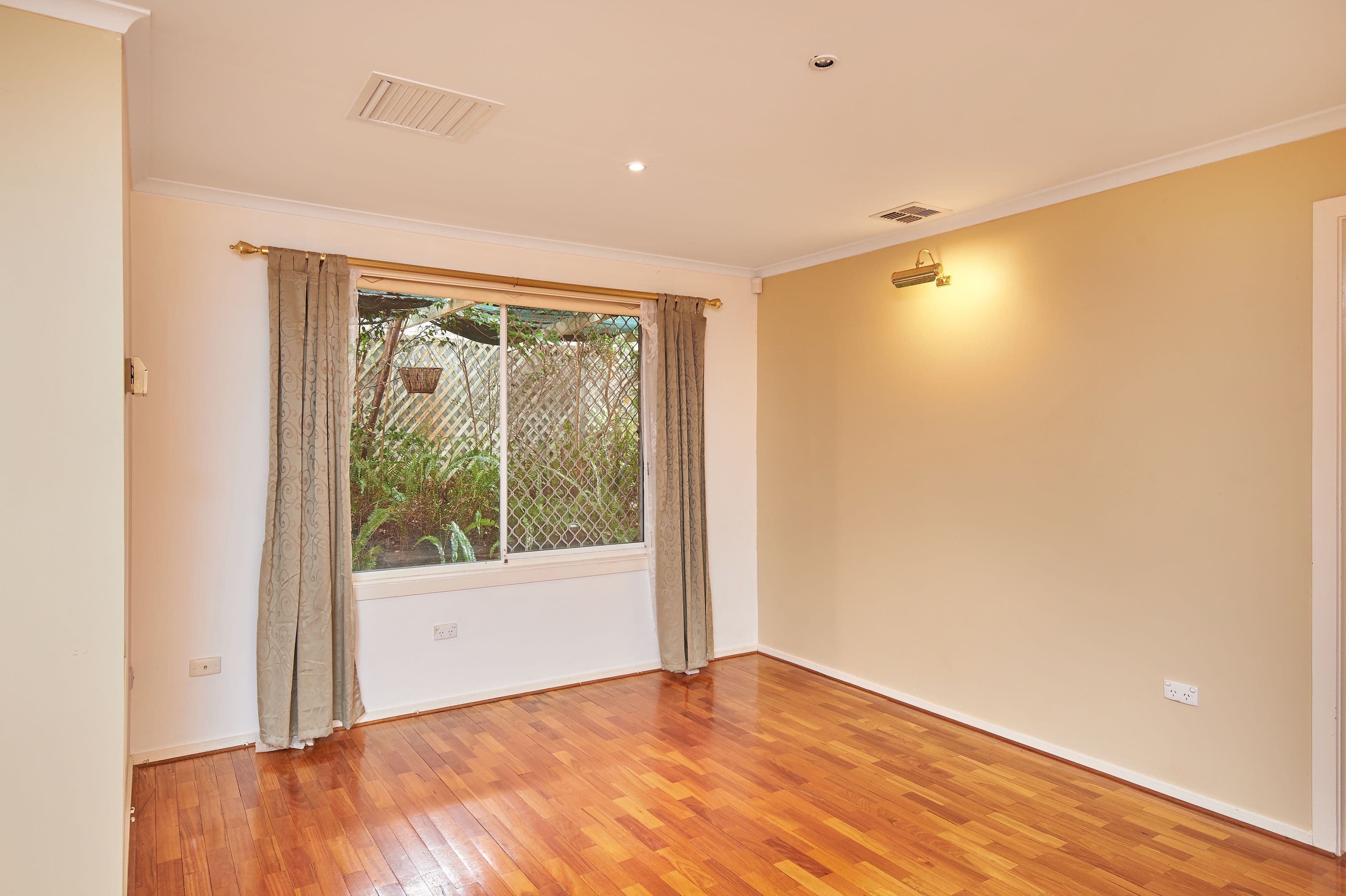 24 McCoullough Drive, Tolland NSW 2650, Tolland - Thumbnail 6