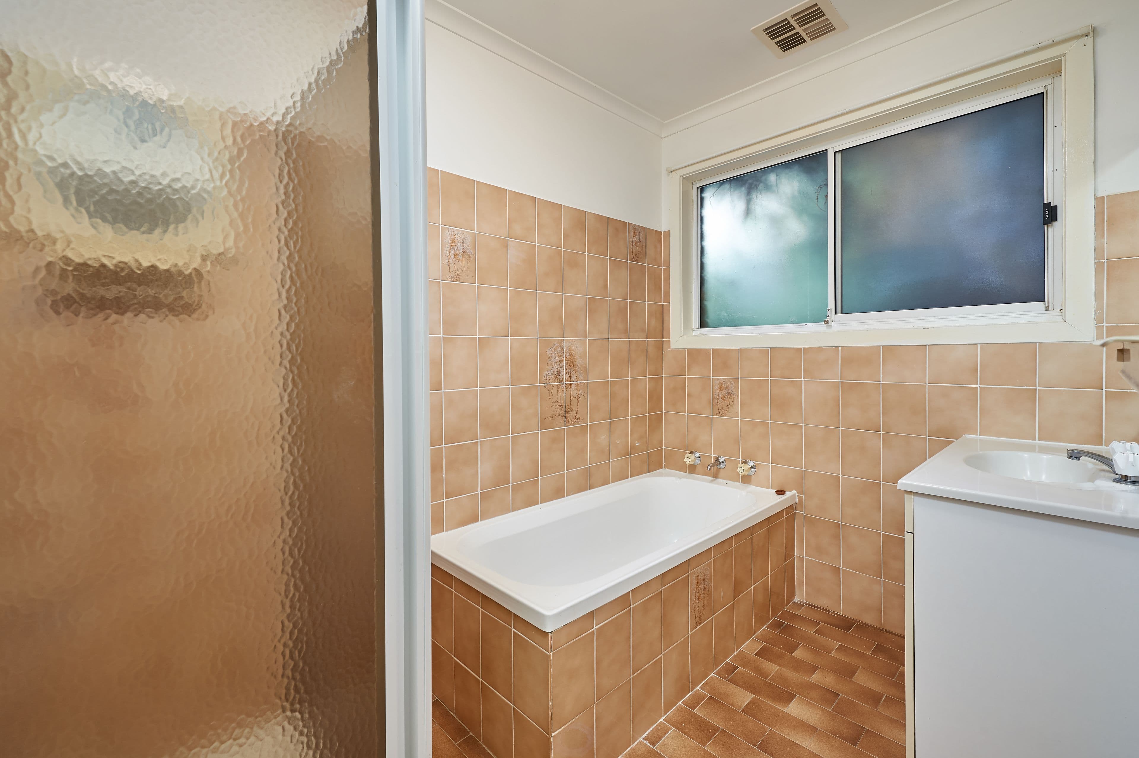 24 McCoullough Drive, Tolland NSW 2650, Tolland - Thumbnail 7