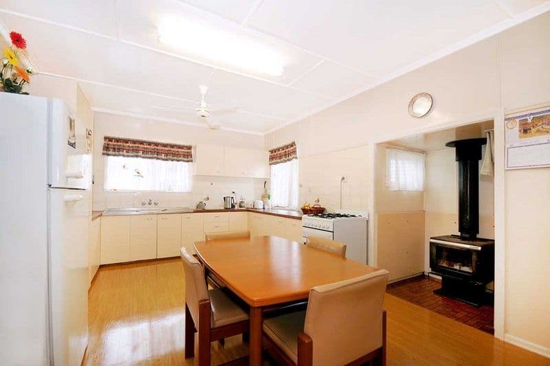 19 Merritt Street, HARRISTOWN QLD 4350, Harristown - Thumbnail 3