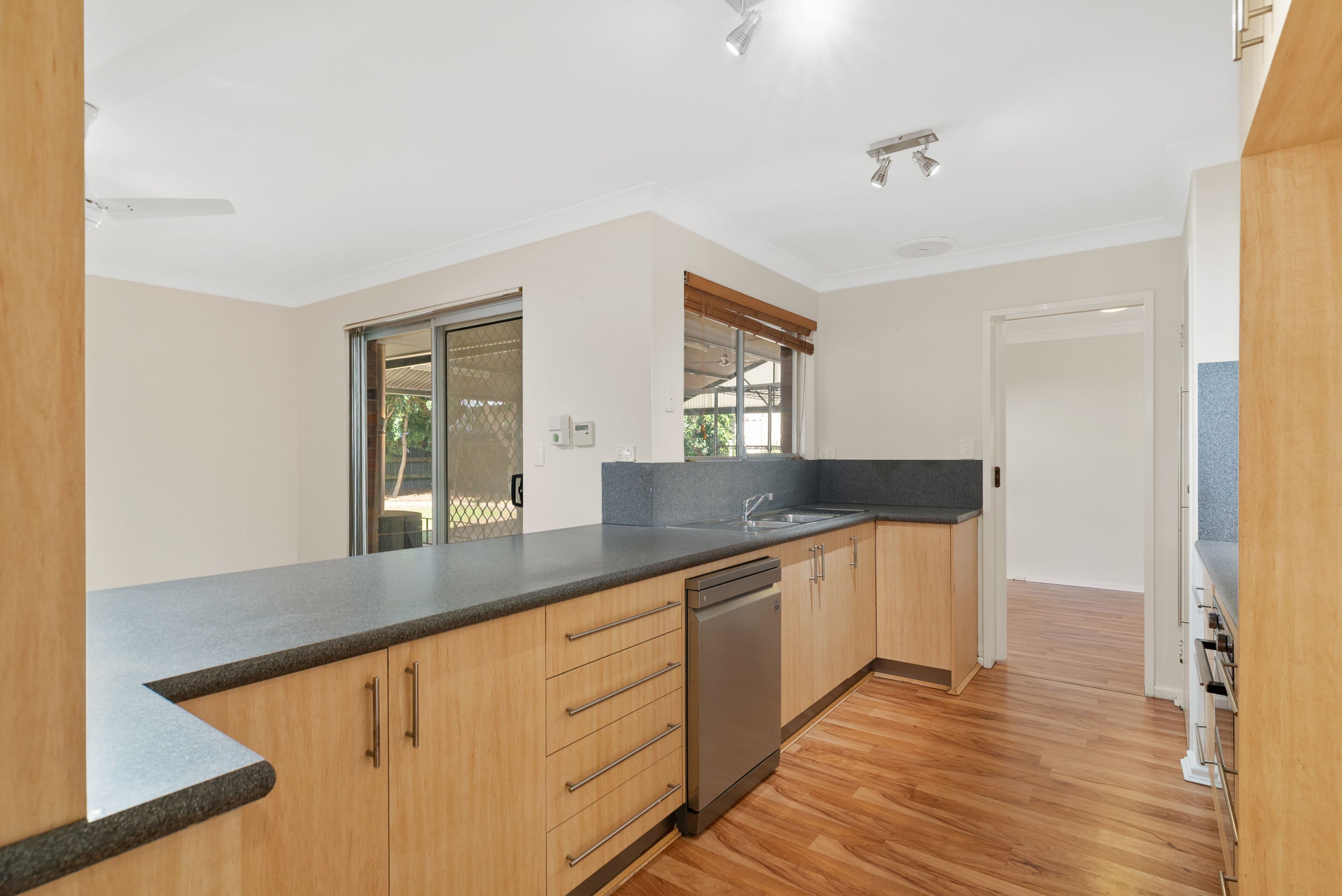122 Hume Road, Thornlie WA 6108, Thornlie - Thumbnail 8
