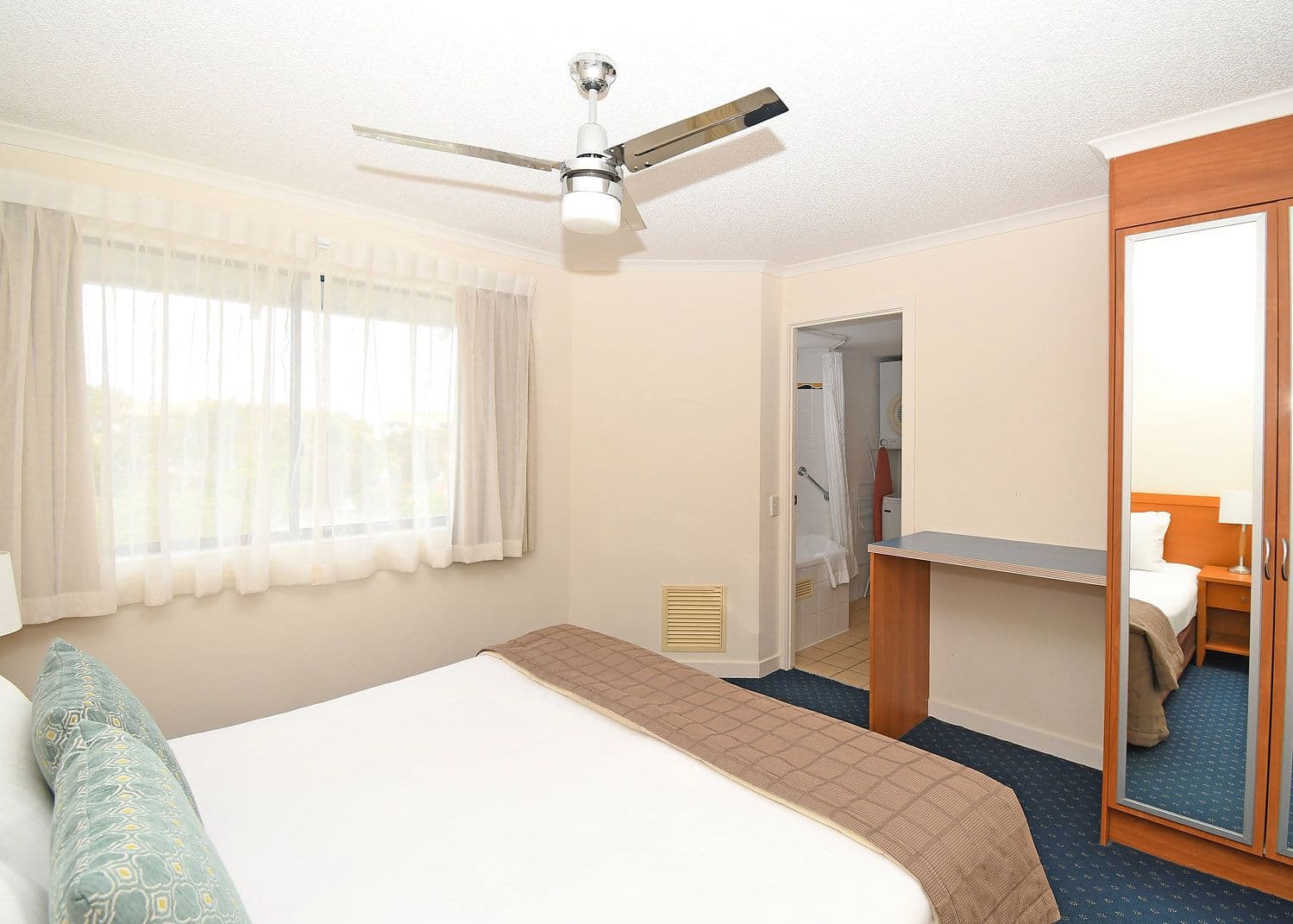 Unit 301 Mantra Resort, Buccaneer Drive, Urangan QLD 4655, Urangan - Thumbnail 5