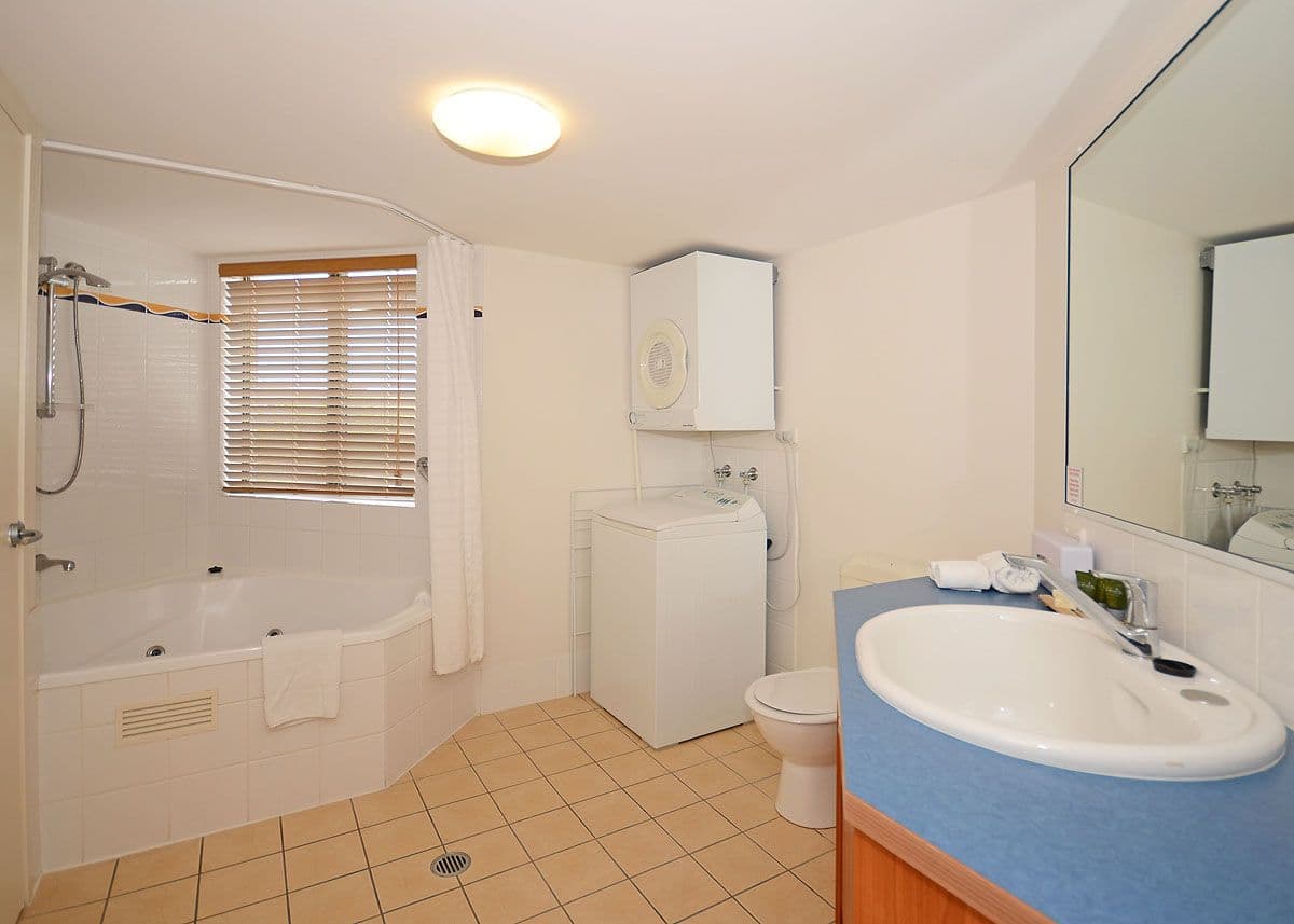 Unit 301 Mantra Resort, Buccaneer Drive, Urangan QLD 4655, Urangan - Thumbnail 7