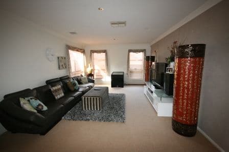 10 Braywood Terrace, CAIRNLEA VIC 3023, Cairnlea - Thumbnail 2